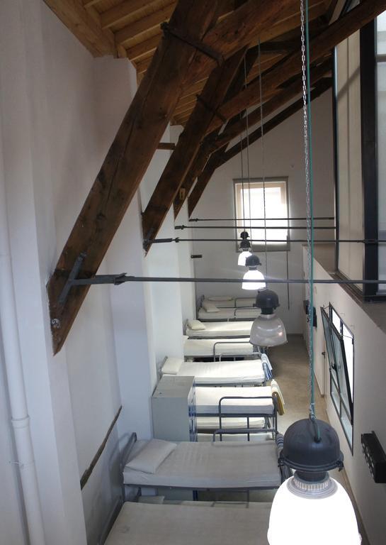 Albergue Santiago Apostol Логроньо Экстерьер фото